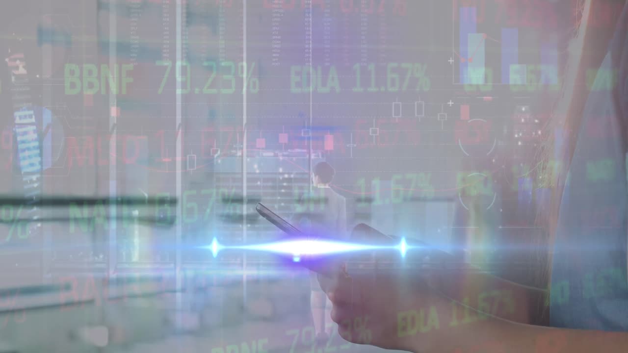 animación de estadísticas y procesamiento de datos sobre una mujer de negocios caucásica que usa un teléfono inteligente