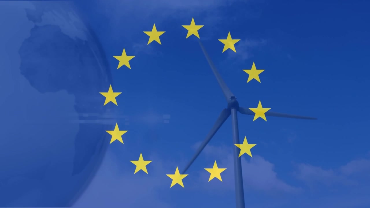 Animazione di elaborazione dati su bandiera UE e turbina eolica
