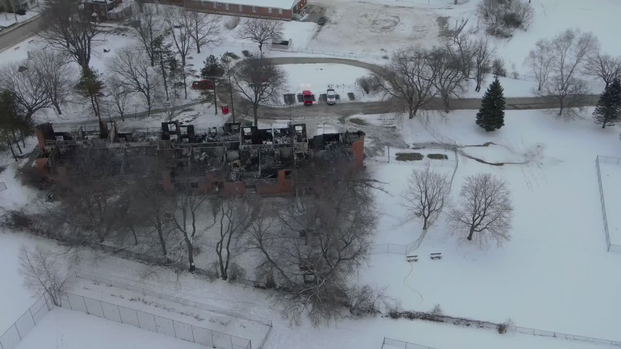 겨울철 불탄 건물의 여파