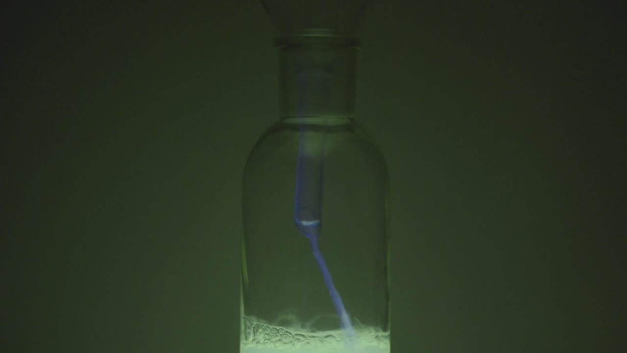 병에서 반이는 화학 반응