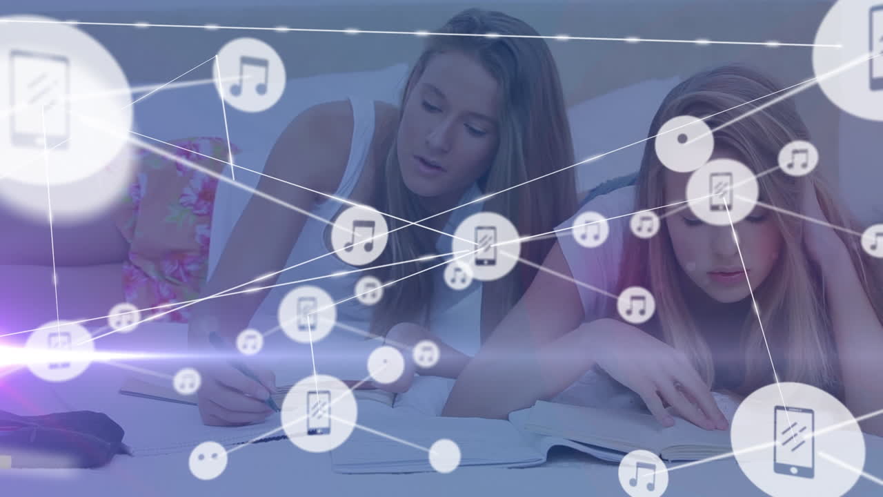 animación de la red de conexiones sobre las mujeres caucásicas que aprenden en casa