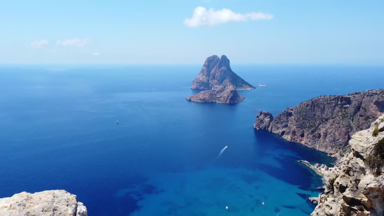 이 언덕 산에 강한 바람을 통해 부시 이동