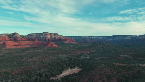 Desert-Forests-And-Red-Sandstones-Mountains-In-Sedona,-Arizona-USA