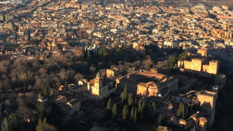 Vista-Aérea-Del-Monumento-Histórico-De-La-Alhambra-En-La-Ciudad-De-Granada,-España.