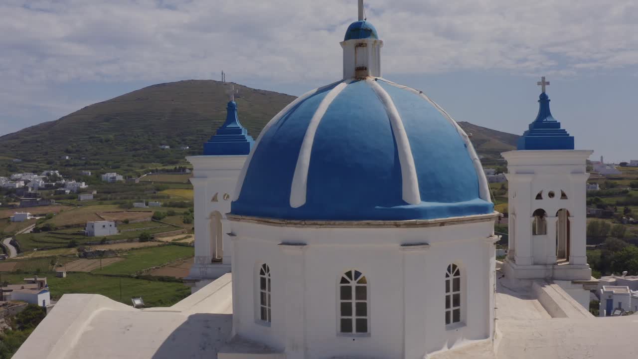 공중 - 그리스, 티노스의 팔라타도스 마을에 있는 정교회