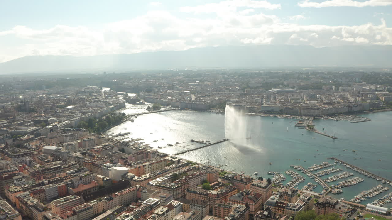 제네바 중심부 에 있는 돌리 백 공중 촬영