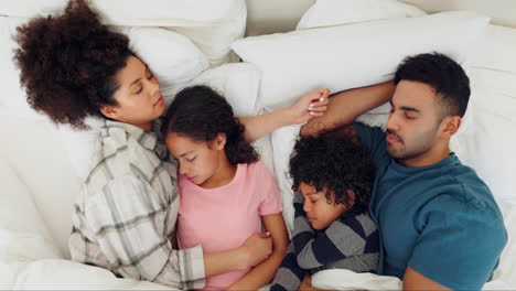 Family,-sleeping-and-relaxing-in-bed