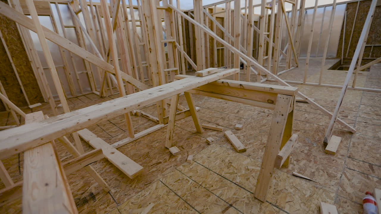 Casa di nuova costruzione - Legno su cavalletti