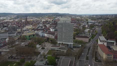 Vista-Aérea-Del-Paisaje-Urbano-Del-Horizonte-De-Kaiserslautern-Con-El-Centro-De-La-Ciudad-Y-El-Centro-Comercial