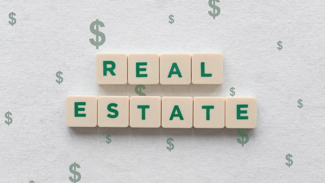 달러 기호가 올라가는 스크래블 타일에 표시된 부동산