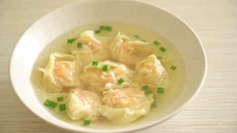 Garnelenknödelsuppe-In-Weißer-Schüssel---Asiatischer-Essensstil