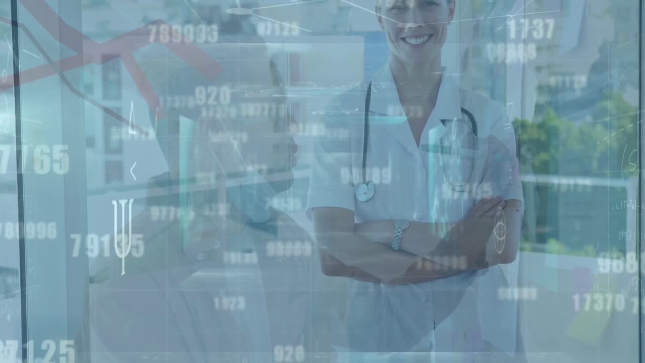 animación del procesamiento de datos estadísticos sobre una doctora caucásica sonriendo en el hospital.
