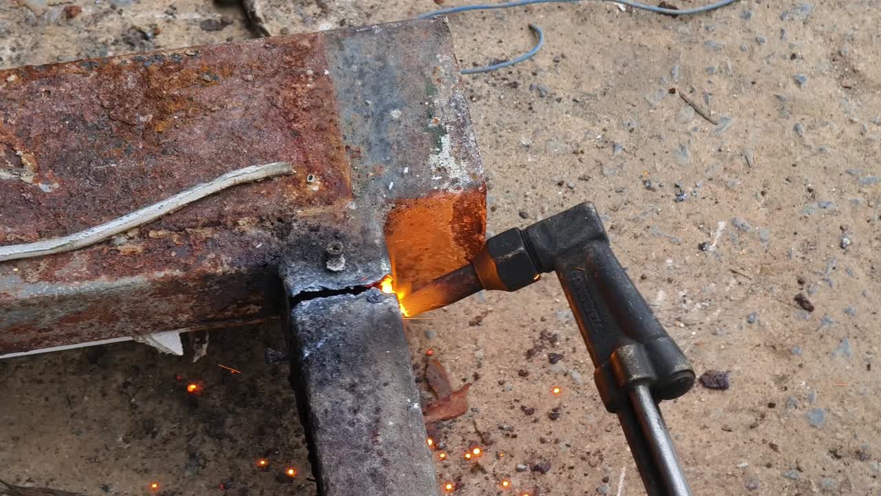 soldadura de estructuras metálicas oxidadas