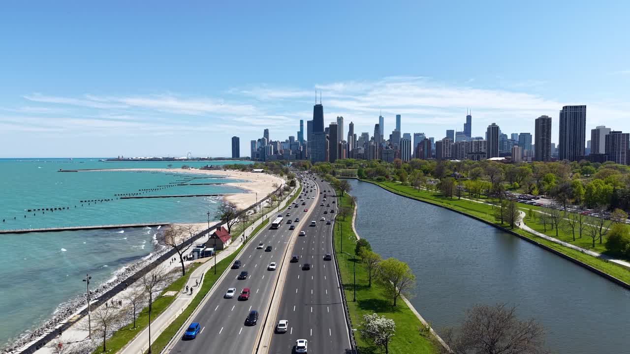 Chicago cityscape on Lake Michigan with highway traffic