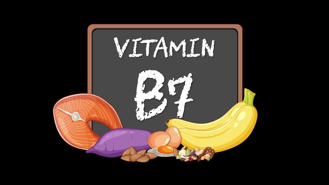 Resimli gıda kaynaklarıyla çevrili, B7 Vitamini etiketli kara tahta, yumuşak geçişler, siyah arka plan