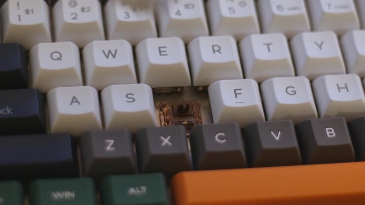 Removing Plastic D Keycap from Mechanical Keyboard