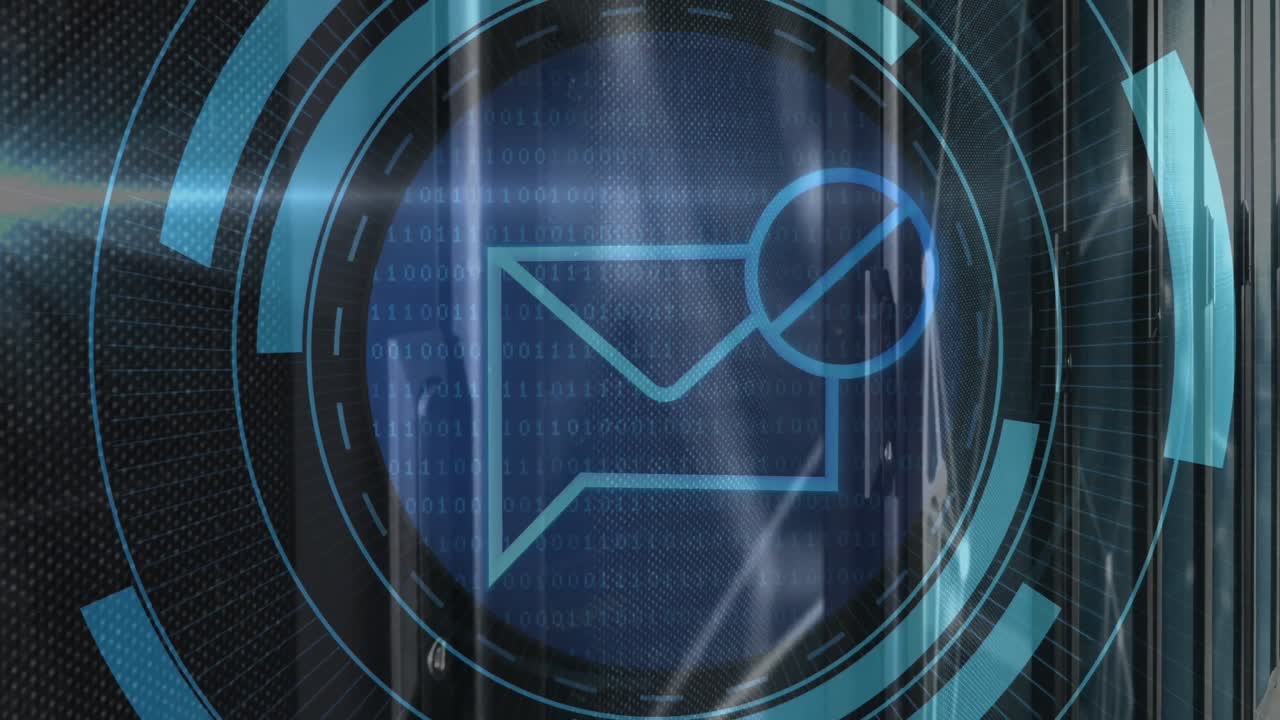 animación del icono del bloque de mensajes en el escáner redondo y el punto de luz contra la sala del servidor de la computadora