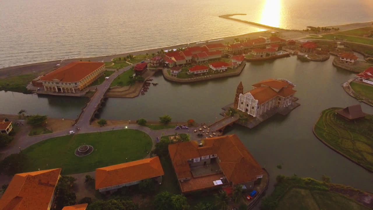 Riprese aeree di vecchie case a Las Casas Filipinas De Acuzar
