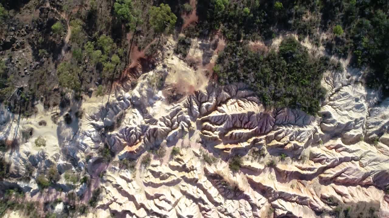 los acantilados rosados aéreos