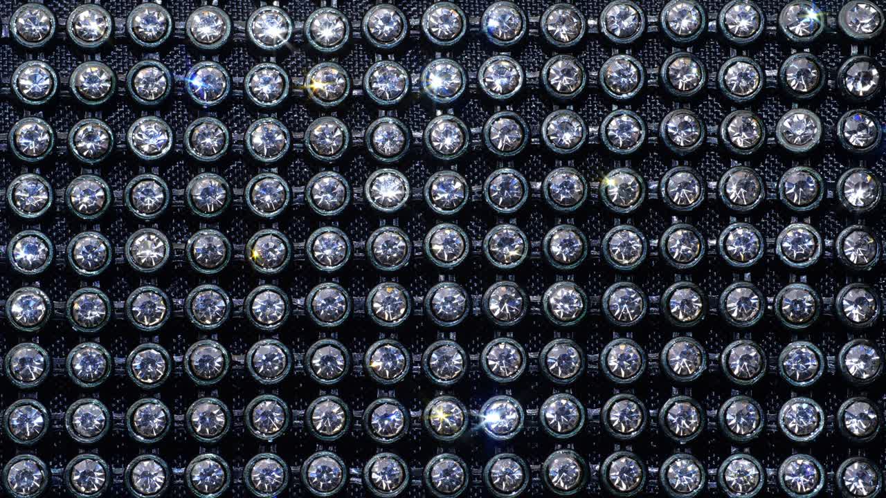 반이는 다이아몬드 빛.