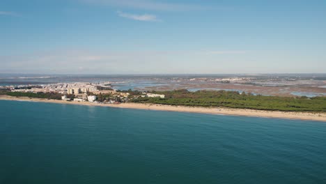 Luftaufnahme-Des-Meeresstrandes-Von-Huelva-In-Spanien