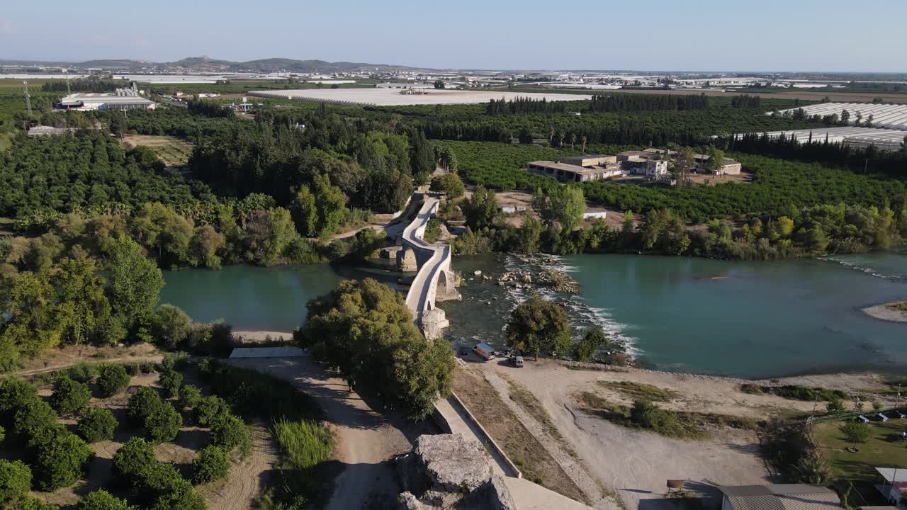 Puente sobre el río