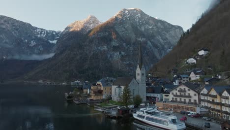 el establecimiento de la toma cinematográfica de hallstatt austria