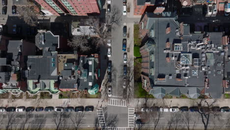 Edificios-De-Apartamentos-Y-Calles-En-Barrio-Urbano-Residencial.-Vista-De-Pájaro-De-La-Ciudad-A-Principios-De-Primavera.-Boston,-Estados-Unidos