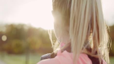 handheld video shows of sporty woman in the park