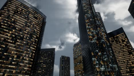 Edificios-De-Oficinas-De-Cristal-Skyscrpaer-Con-Cielo-Oscuro