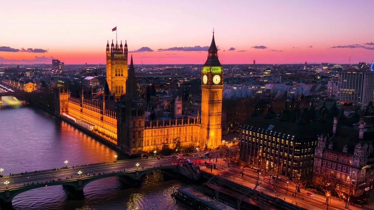 Vista aerea del Parlamento di Londra e del Big Ben al tramonto