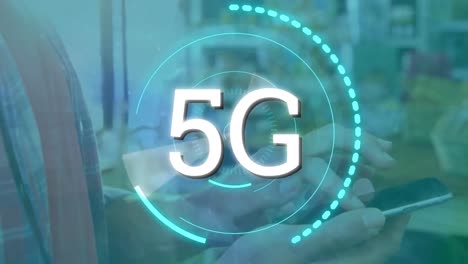 Animation-Des-Verarbeitungskreises-Und-5g-über-Den-Händen-Eines-Kaukasischen-Mannes,-Der-Sein-Smartphone-Benutzt