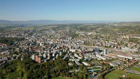 vista aérea de la ciudad de renens en el cantón de vaud, oest-lausanne, suiza