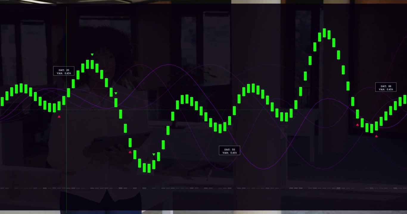 Donna di mezza età che monitora analisi in tempo reale, con un flusso di dati in entrata che anima una sovrapposizione di forma d'onda verde