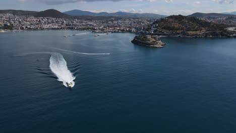 boating in the tourism city