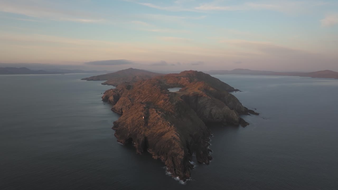 la cabeza de la oveja 4k imágenes de drones cinematográficos - co