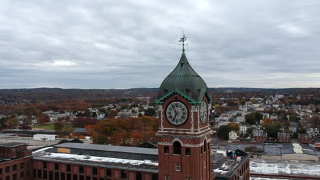 Ayer-Mill-Clock-Tower-Es-El-Reloj-De-Molino-Más-Grande-Del-Mundo-Situado-En-Lawrence,-Massachusetts,-Ee.uu.