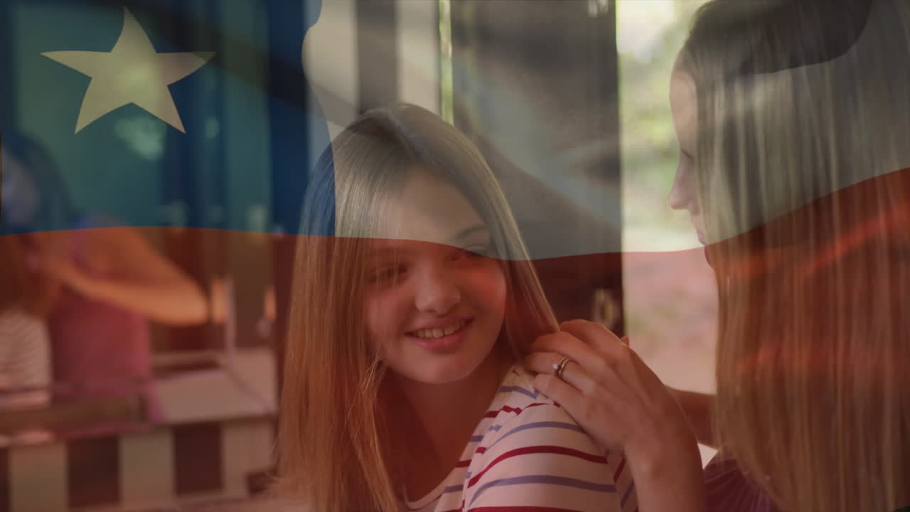 칠레의 발이 카우카시안 어머니와 딸의 머리카락을 는 애니메이션