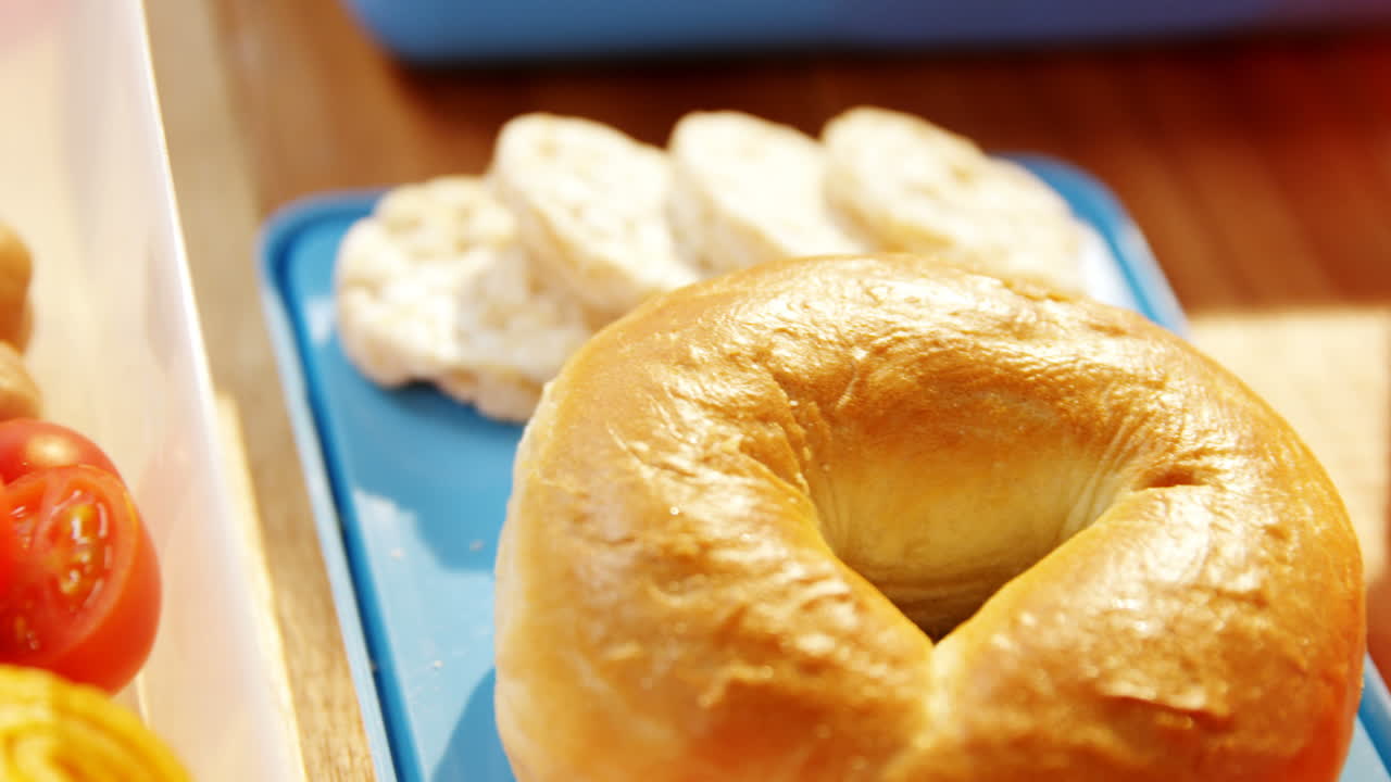 토마토와 달한 음식으로 된 도의 클로즈업