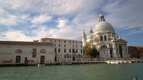 Toma-Estabilizada-Del-Gran-Canal-De-Venecia-En-Italia.