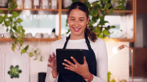 Cafe-barista-or-happy-woman-on-tablet