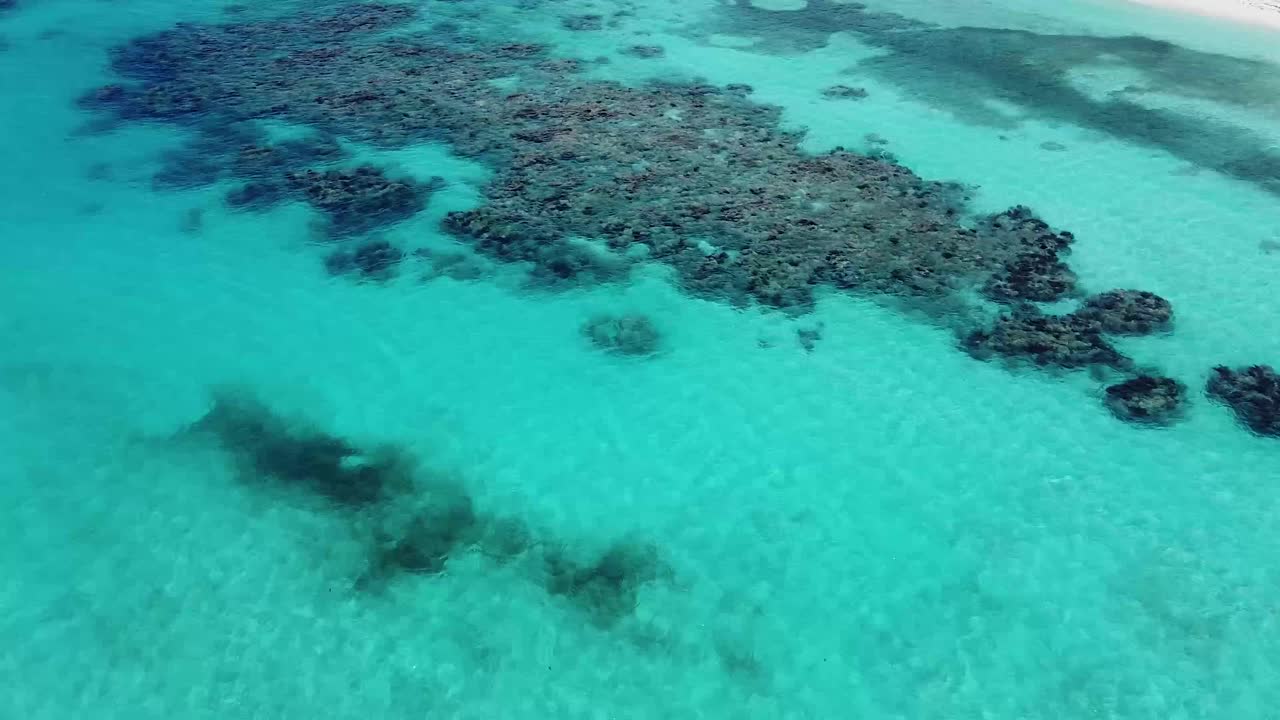 increíble imagen aérea de drones de la playa del mar