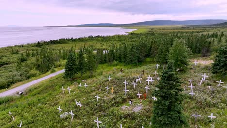 retiro aéreo del cementerio en koyuk, alaska.