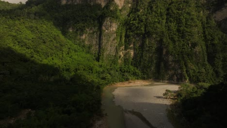 Aerial-drone-descending-view-of-Muchas-Aguas-mountains,-San-Cristobal-in-Dominican-Republic