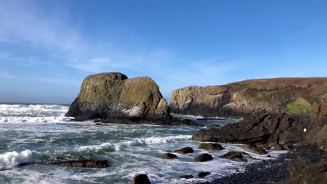 Oregon-coast-sea-stack-with-waves-crashing-into-it