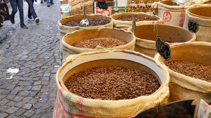 Chicchi di caffè in vendita al mercato