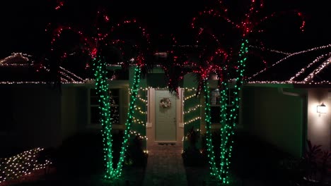 Ein-Haus-In-Südflorida-Mit-Kühler-Weihnachtsbeleuchtung