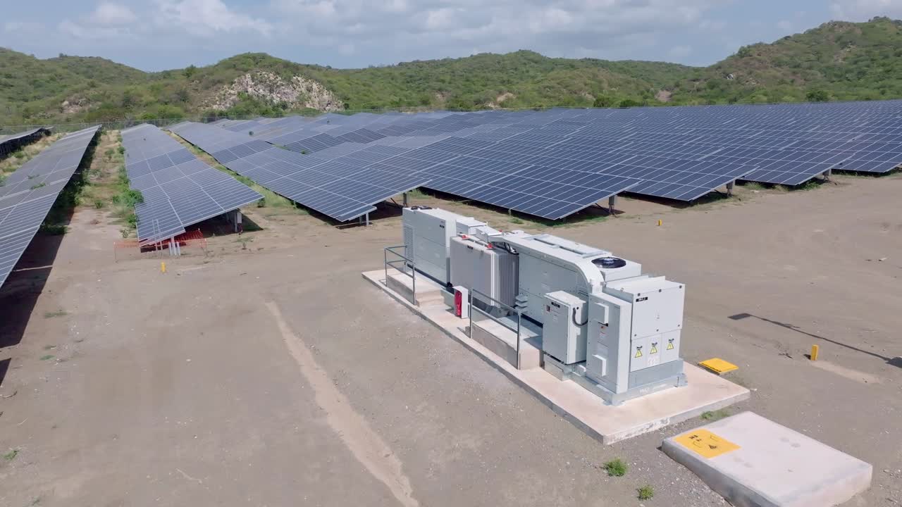 el parque de paneles solares en beni, república dominicana.
