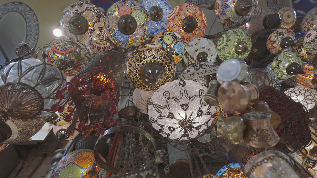 터키 바자르 의 다채로운 모자이크 램프