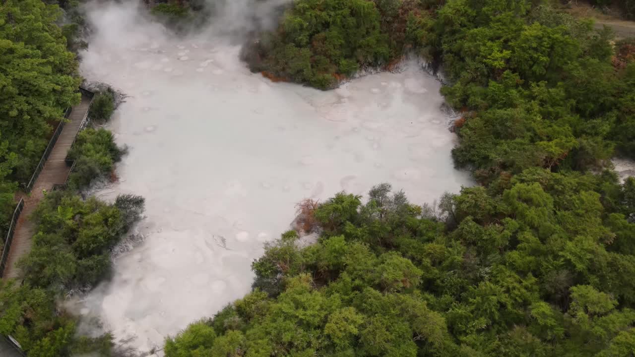 와타푸 의 진 ⁇  수영장, 뉴질랜드 로토루아 의 관광 명소